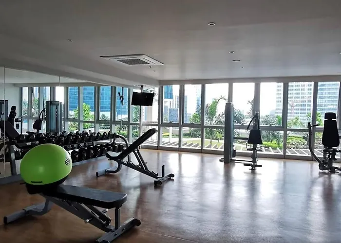 Executive Gem Beside Malls And Bars At Uptown Bgc Apartment Manila