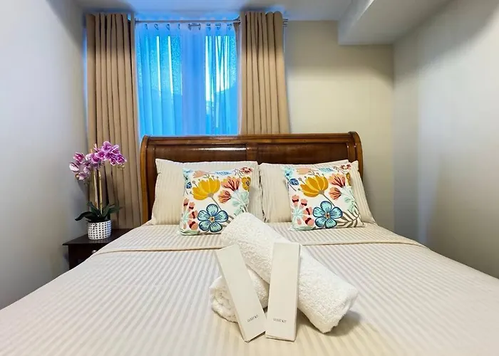 Executive Gem Beside Malls And Bars At Uptown Bgc Manila