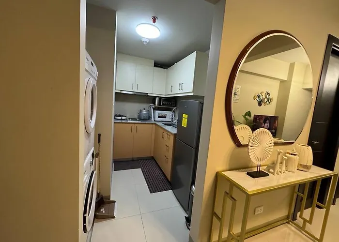 Apartment Executive Gem Beside Malls And Bars At Uptown Bgc *