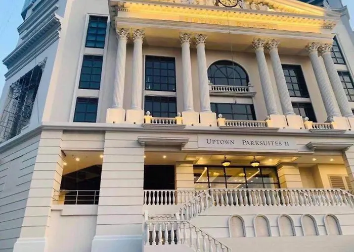 Apartment Executive Gem Beside Malls And Bars At Uptown Bgc