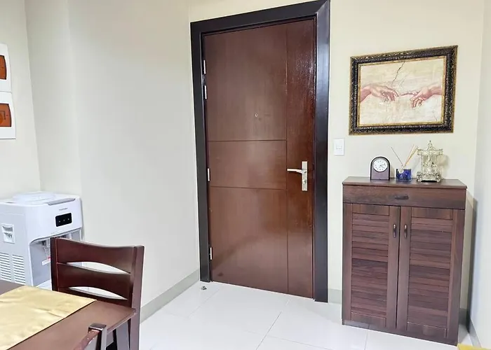 Executive Gem Beside Malls And Bars At Uptown Bgc Apartment Manila