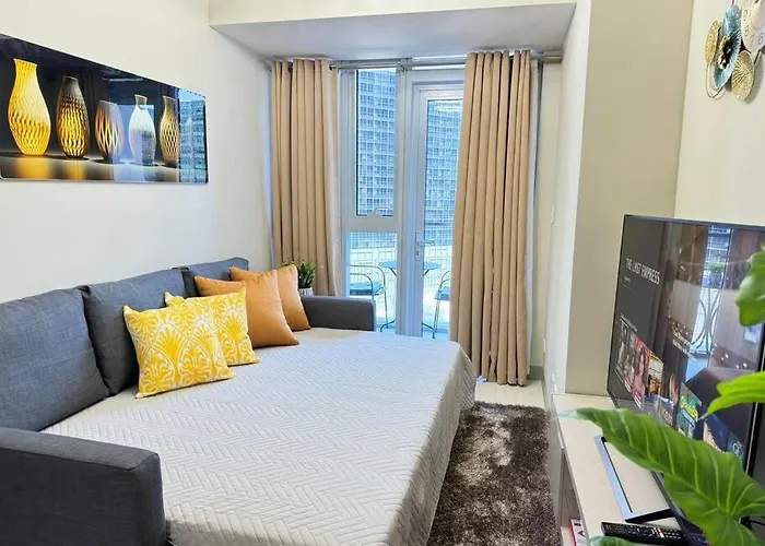 Executive Gem Beside Malls And Bars At Uptown Bgc *