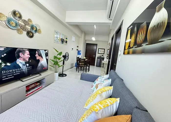 Executive Gem Beside Malls And Bars At Uptown Bgc