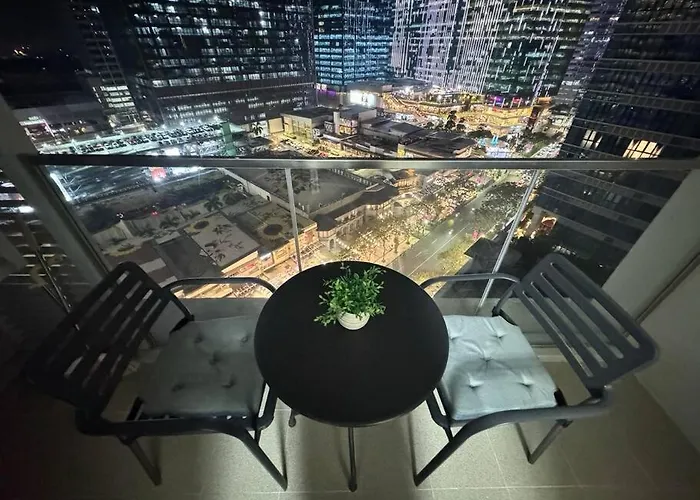 Executive Gem Beside Malls And Bars At Uptown Bgc Manila