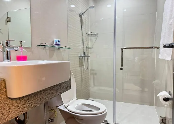 Executive Gem Beside Malls And Bars At Uptown Bgc Manila